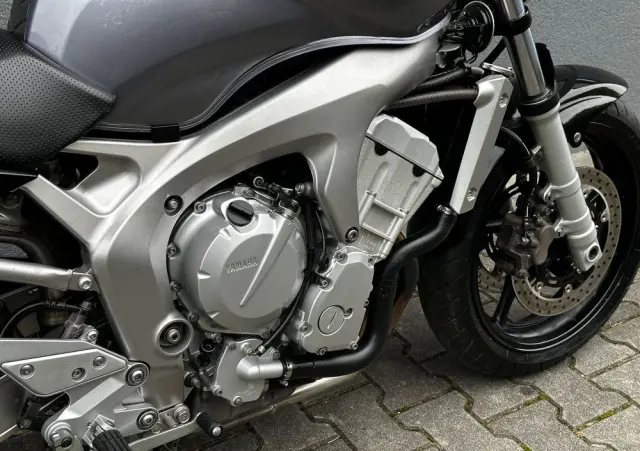 YAMAHA FZ6 