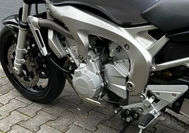 YAMAHA FZ6 