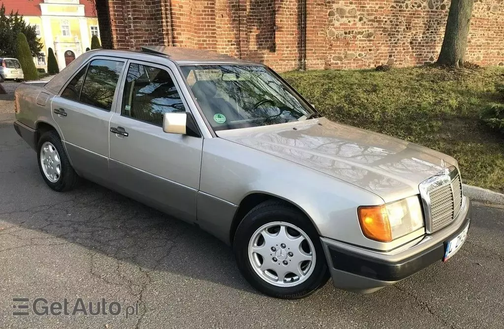 MERCEDES-BENZ W124 
