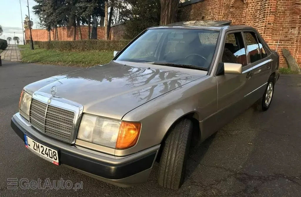 MERCEDES-BENZ W124 