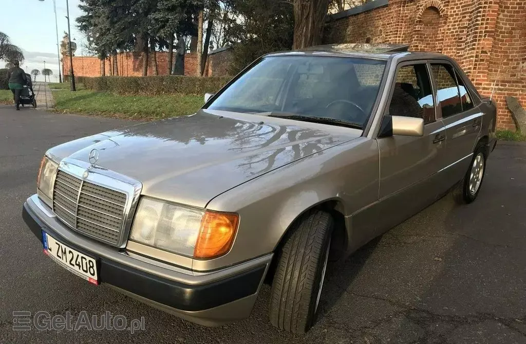 MERCEDES-BENZ W124 