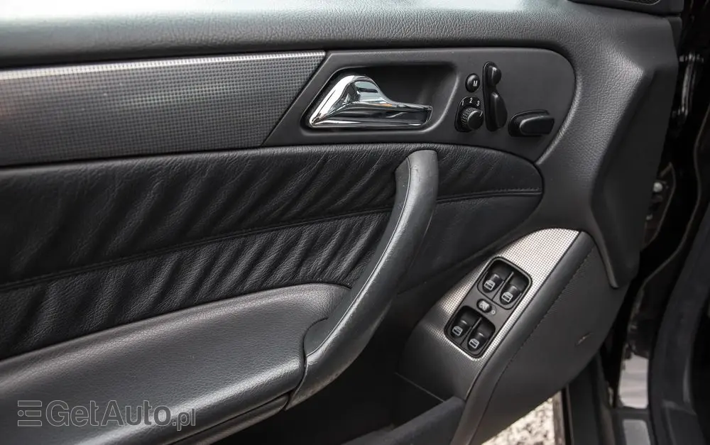 MERCEDES-BENZ Klasa C 32 T AMG