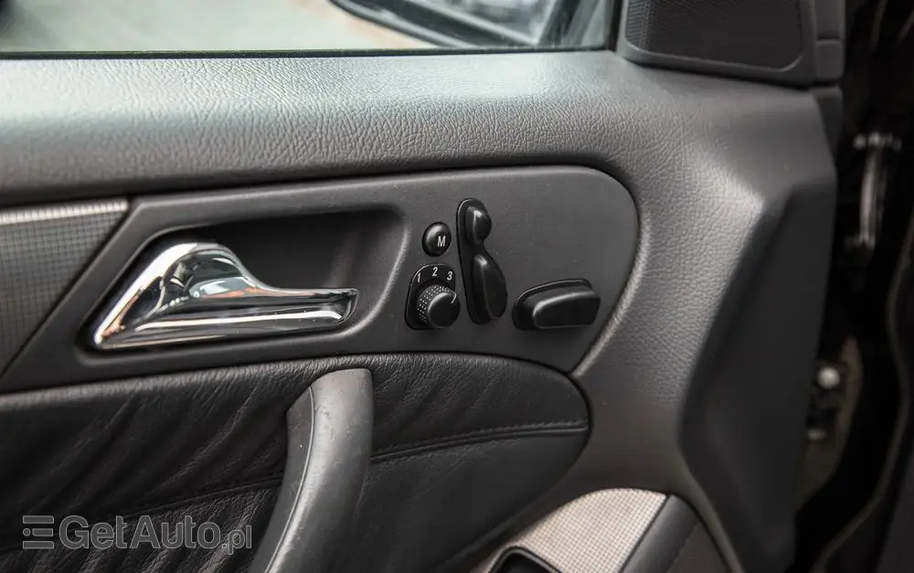 MERCEDES-BENZ Klasa C 32 T AMG