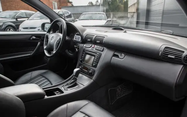 MERCEDES-BENZ Klasa C 32 T AMG