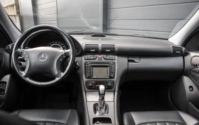 MERCEDES-BENZ Klasa C 32 T AMG