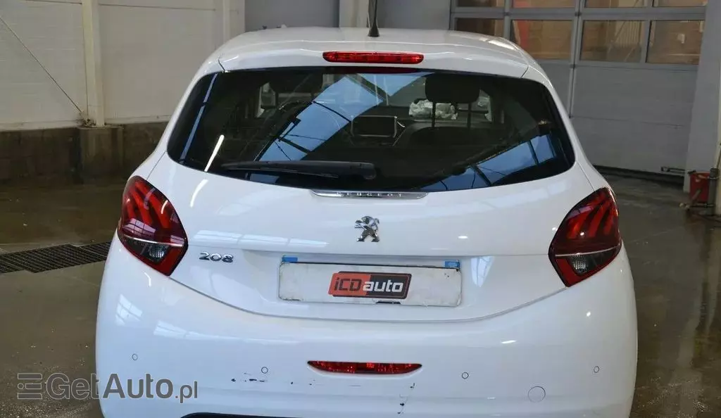 PEUGEOT 208 