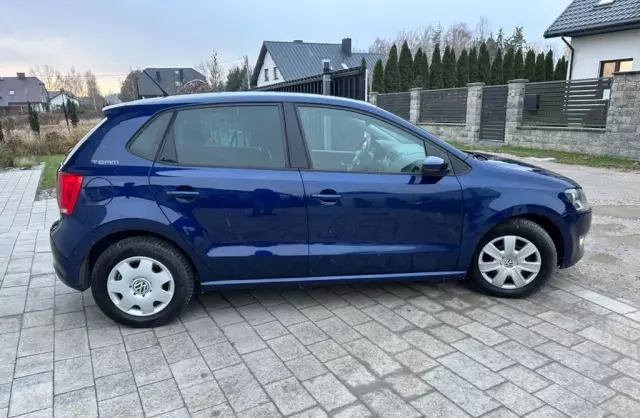 VOLKSWAGEN Polo 