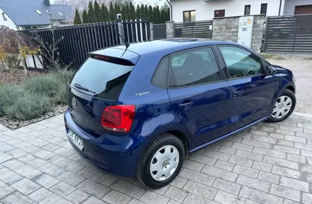 VOLKSWAGEN Polo 