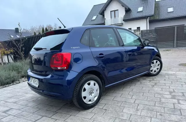 VOLKSWAGEN Polo 