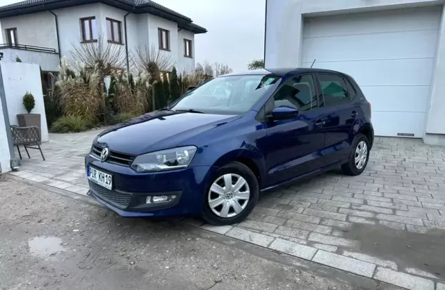 VOLKSWAGEN Polo 