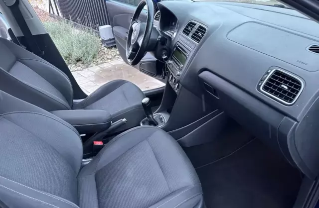 VOLKSWAGEN Polo 