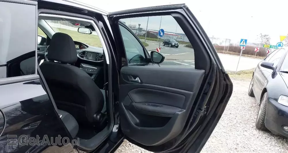 PEUGEOT 308 1.2 PureTech Business Line S&S