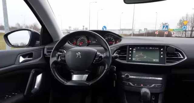 PEUGEOT 308 1.2 PureTech Business Line S&S