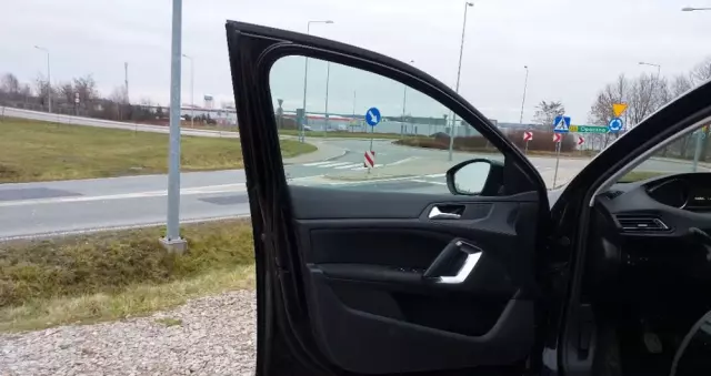 PEUGEOT 308 1.2 PureTech Business Line S&S