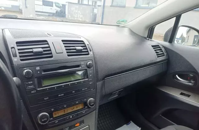 TOYOTA Avensis 