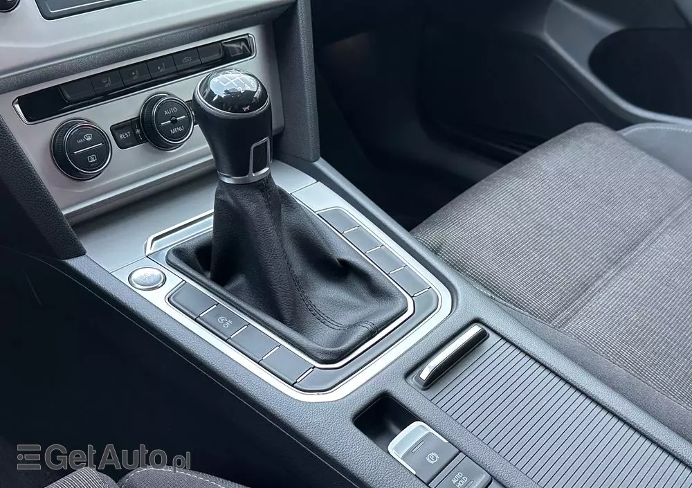 VOLKSWAGEN Passat 2.0 TDI SCR Comfortline