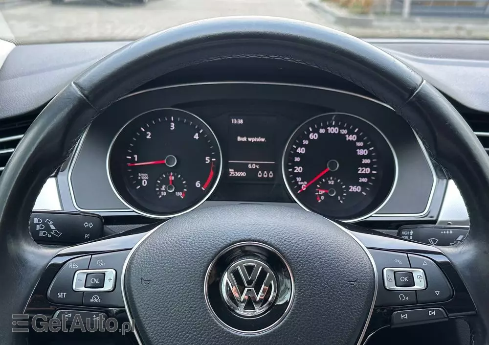VOLKSWAGEN Passat 2.0 TDI SCR Comfortline