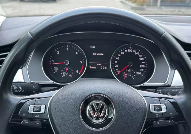 VOLKSWAGEN Passat 2.0 TDI SCR Comfortline