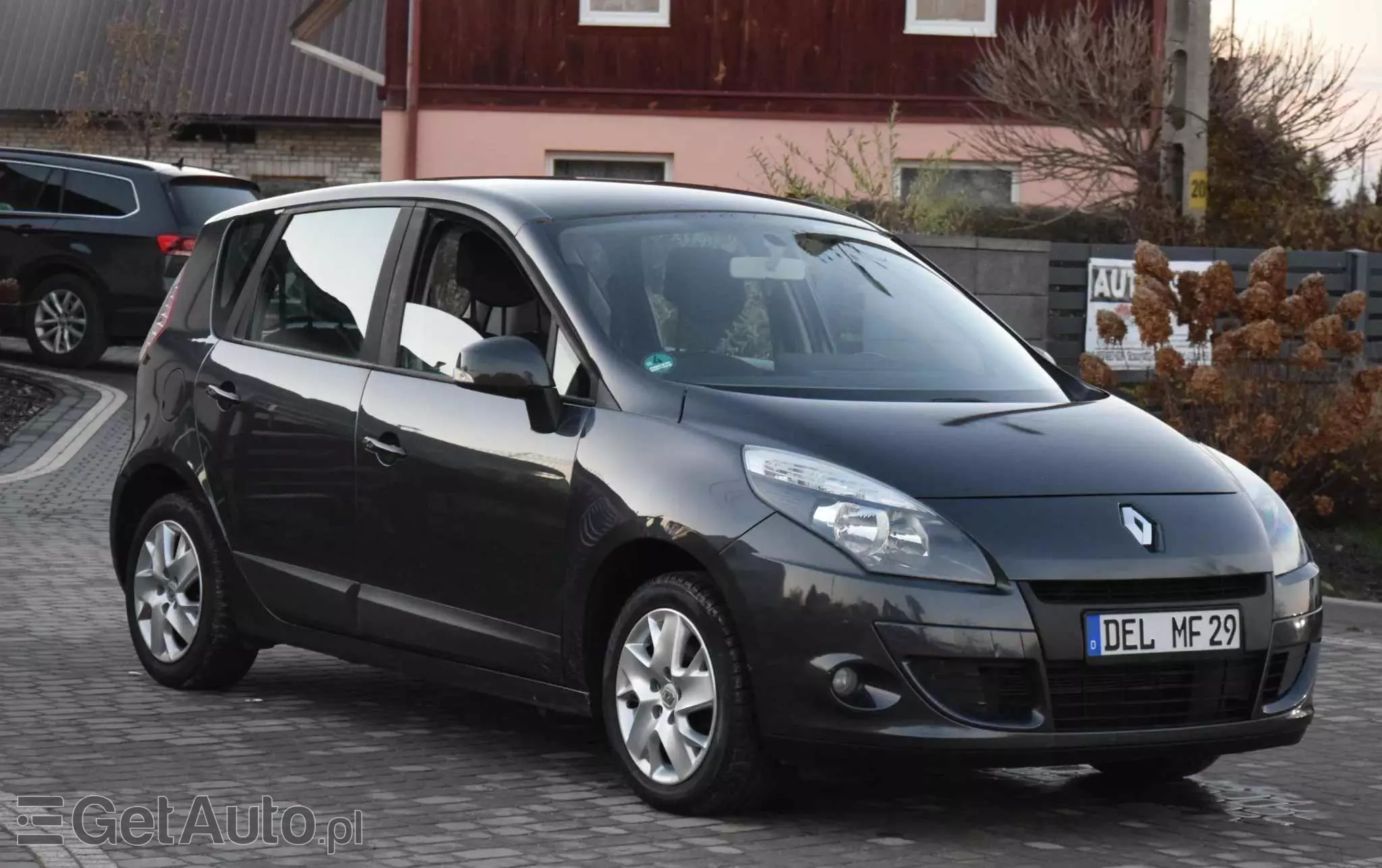 RENAULT Scenic 1.6 16V 110 TomTom Edition