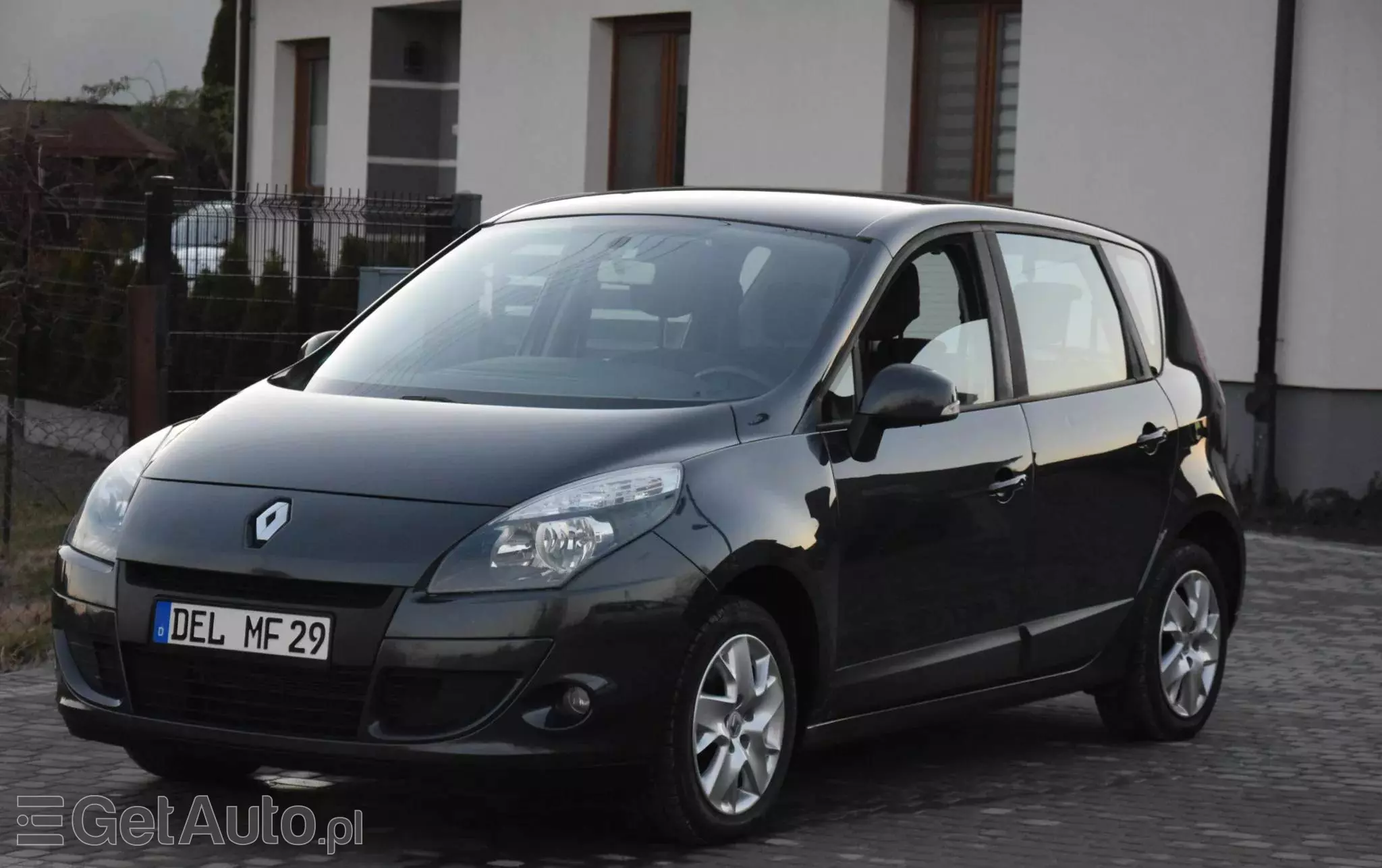 RENAULT Scenic 1.6 16V 110 TomTom Edition