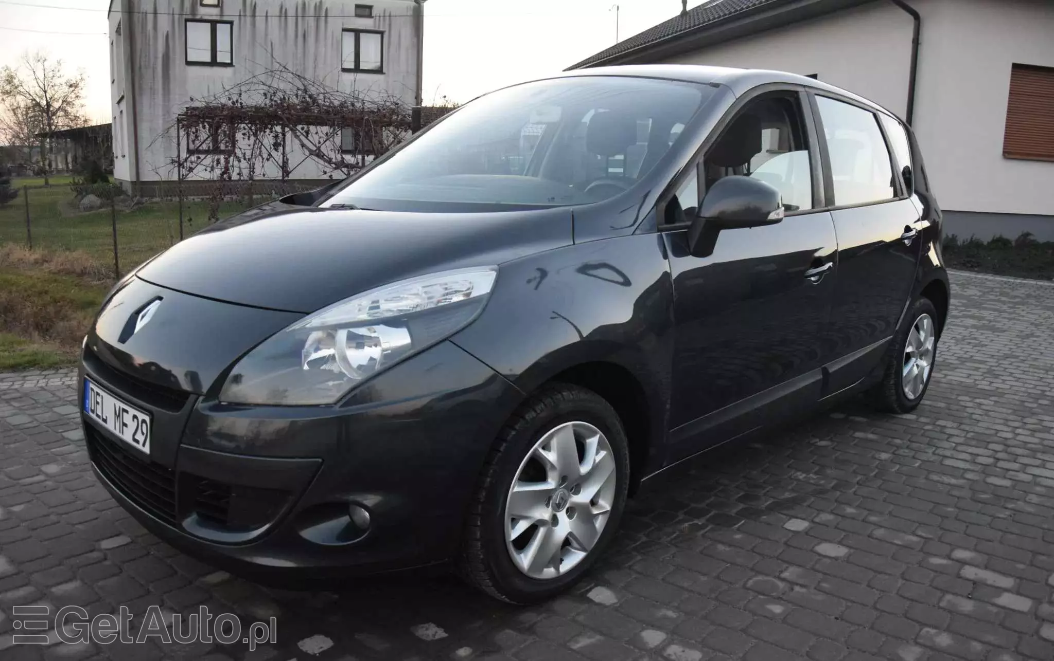 RENAULT Scenic 1.6 16V 110 TomTom Edition