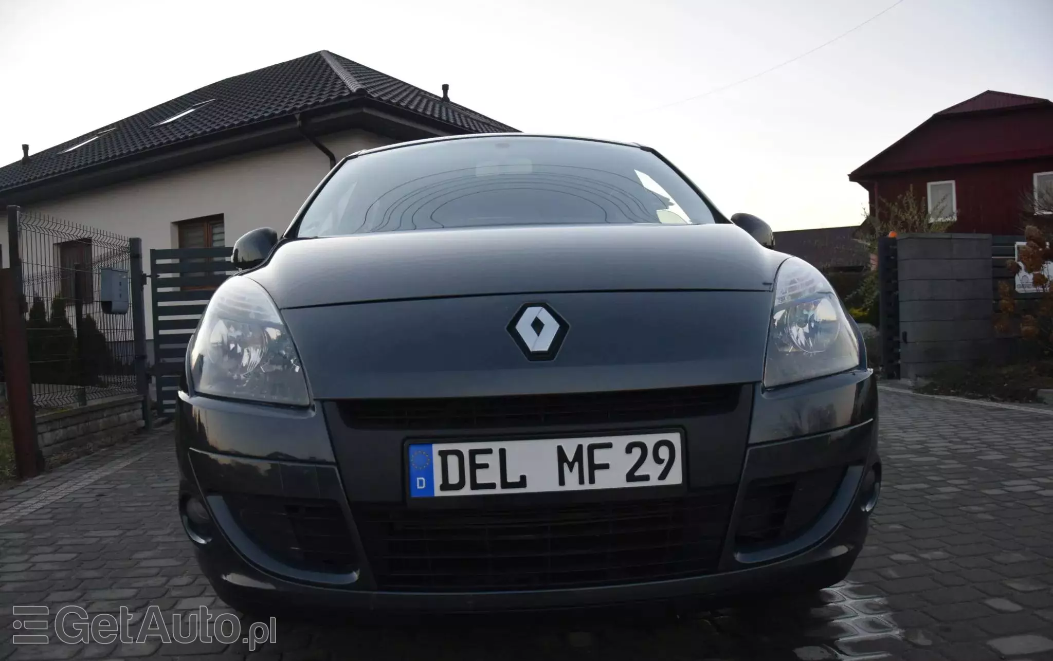 RENAULT Scenic 1.6 16V 110 TomTom Edition