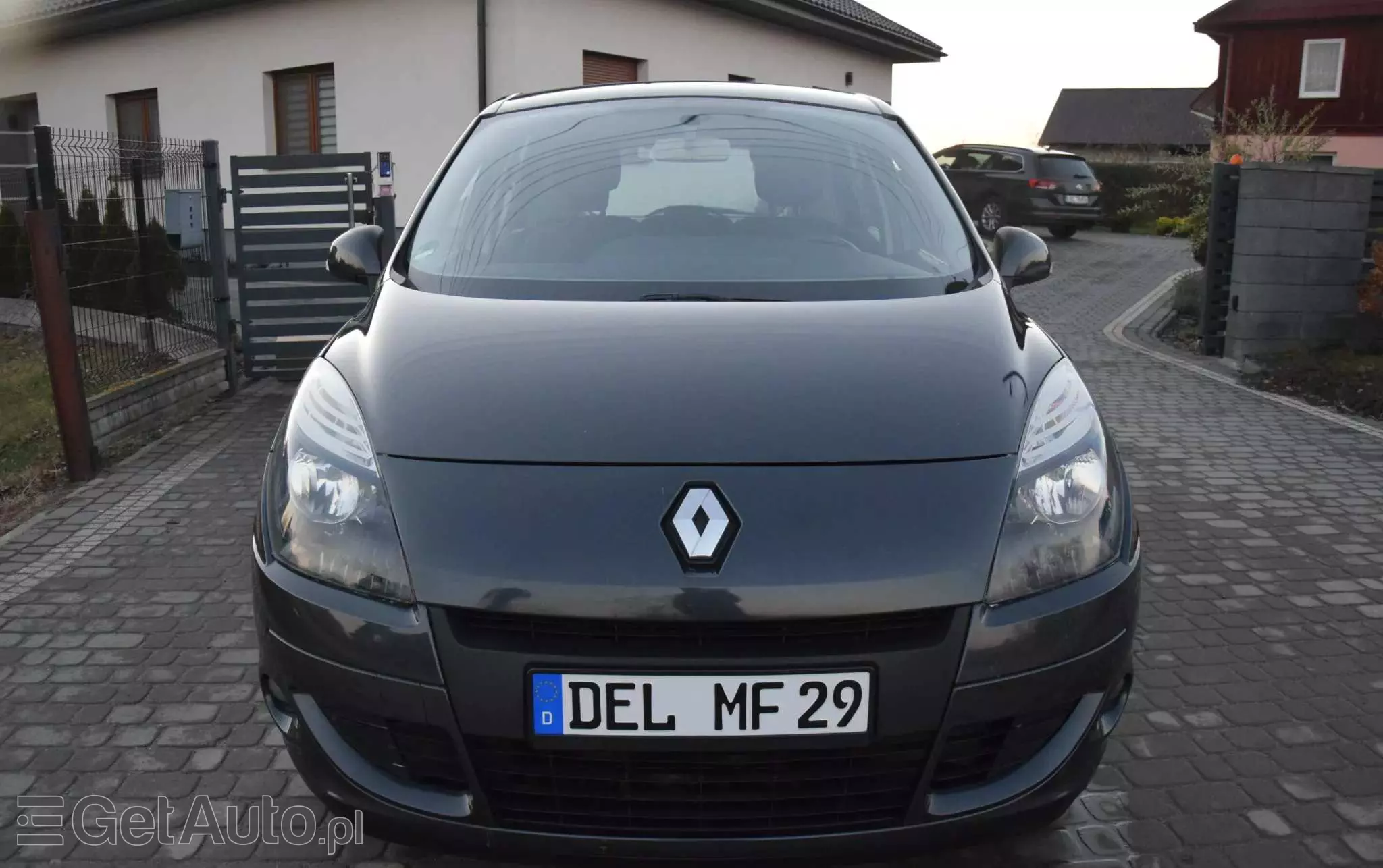 RENAULT Scenic 1.6 16V 110 TomTom Edition