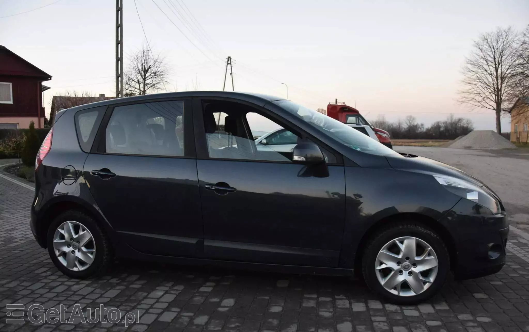 RENAULT Scenic 1.6 16V 110 TomTom Edition