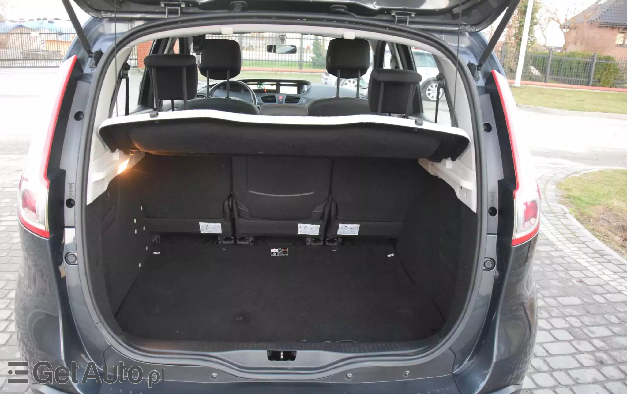 RENAULT Scenic 1.6 16V 110 TomTom Edition