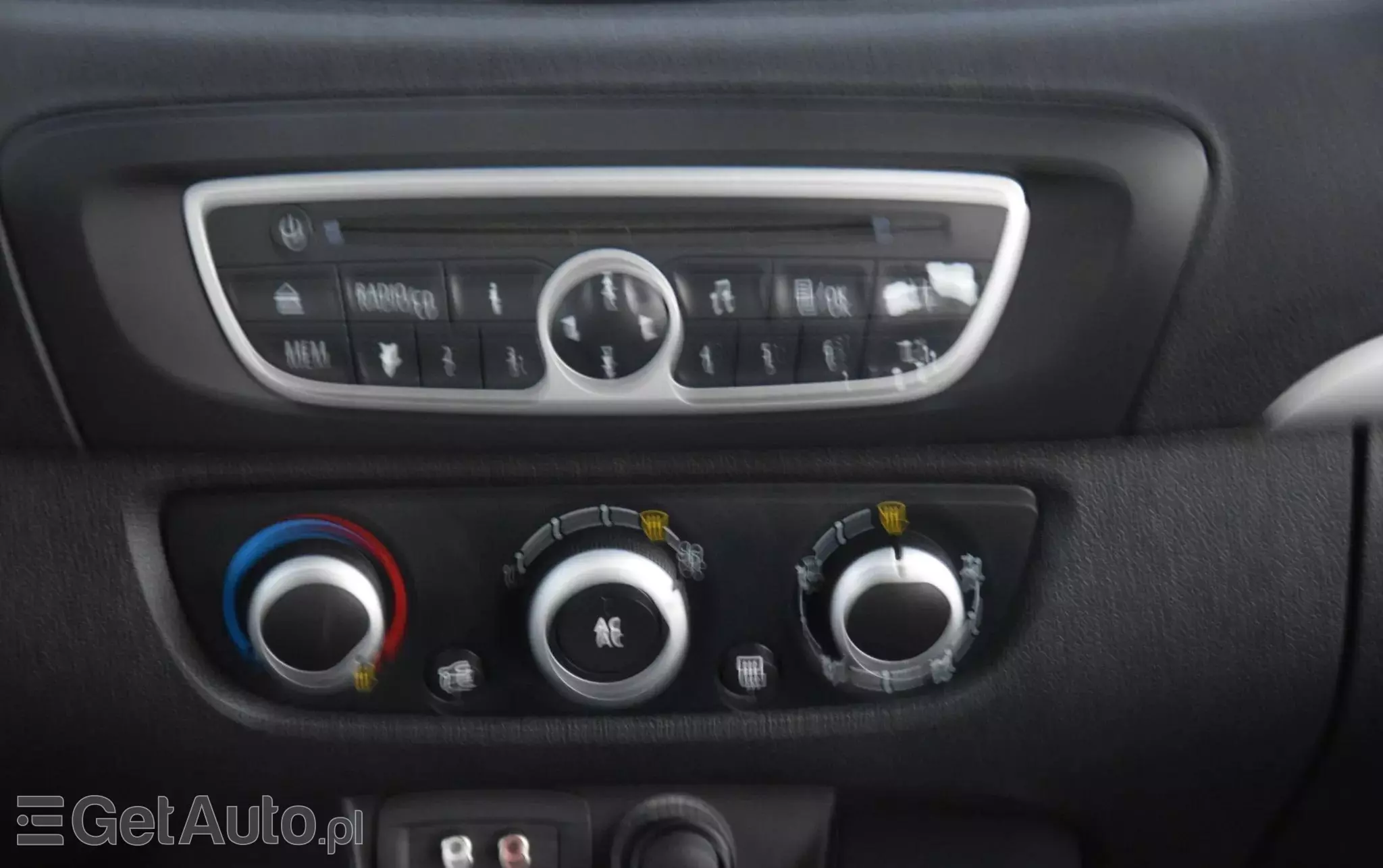 RENAULT Scenic 1.6 16V 110 TomTom Edition