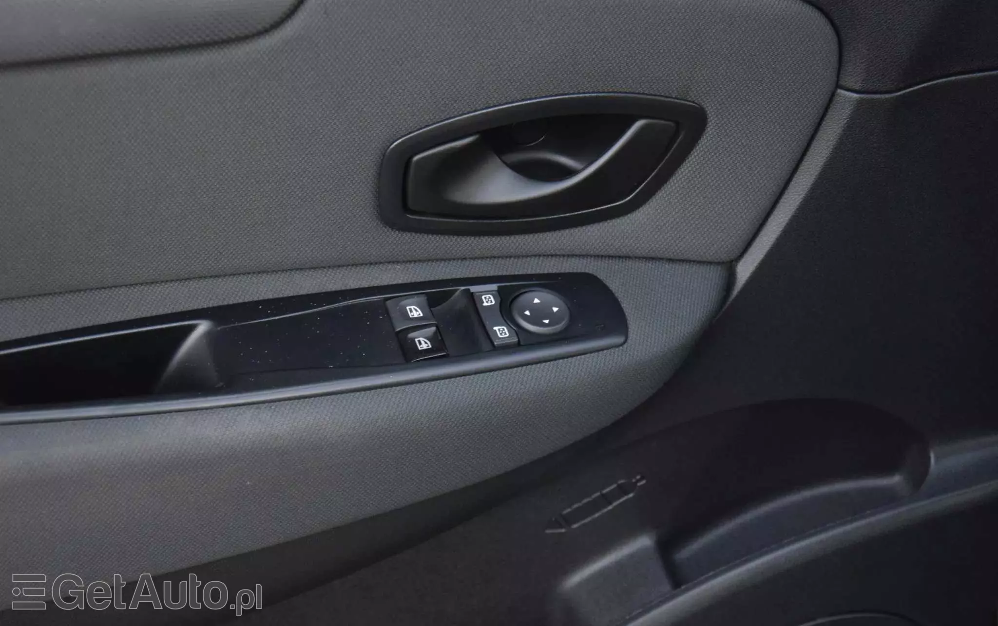 RENAULT Scenic 1.6 16V 110 TomTom Edition