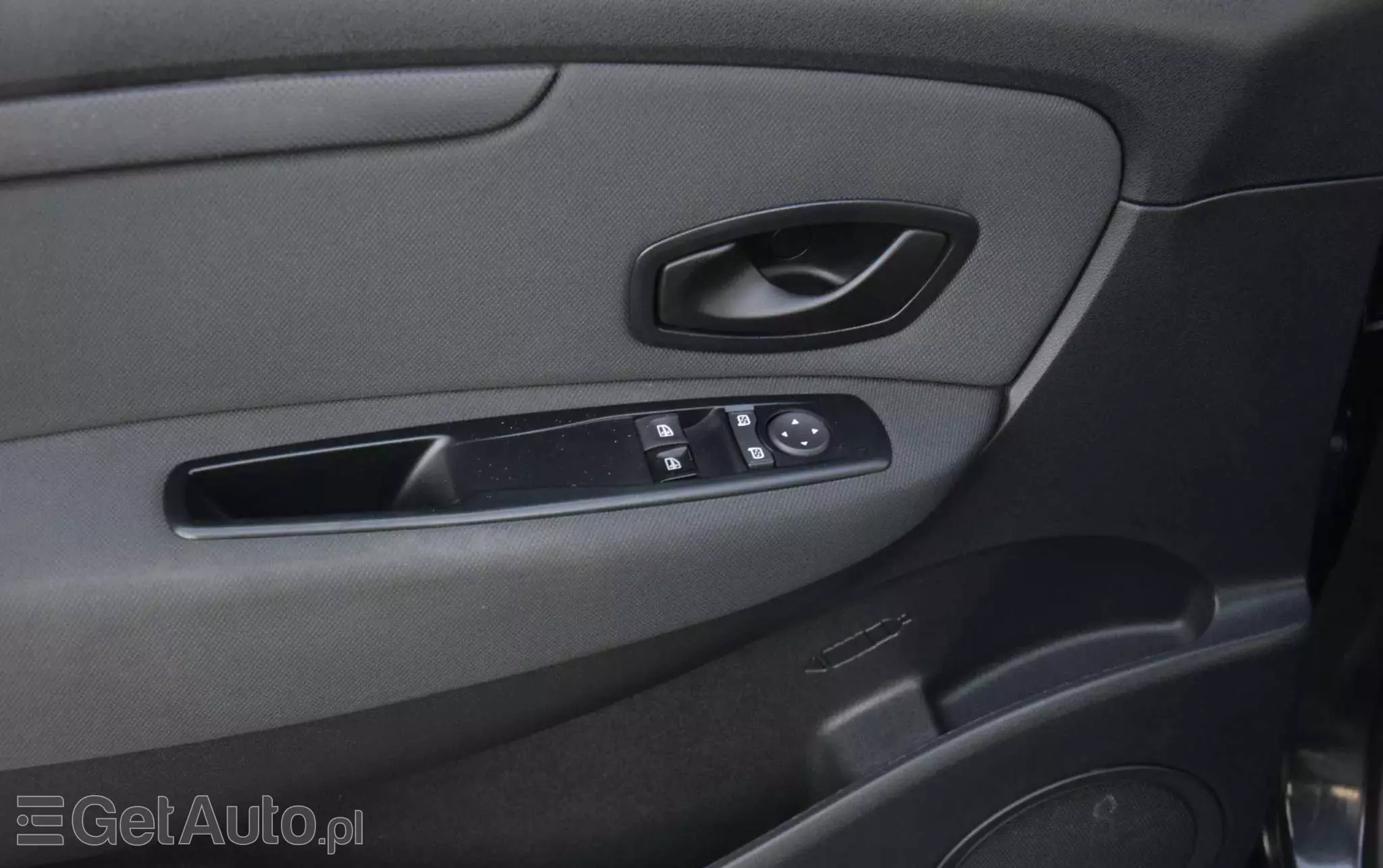 RENAULT Scenic 1.6 16V 110 TomTom Edition