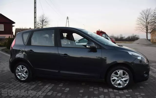 RENAULT Scenic 1.6 16V 110 TomTom Edition