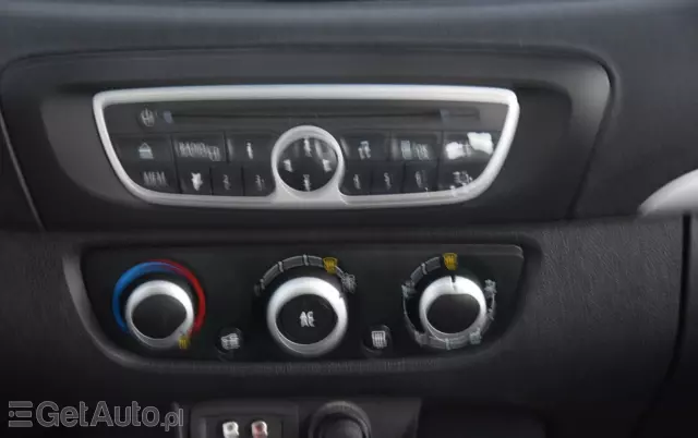 RENAULT Scenic 1.6 16V 110 TomTom Edition