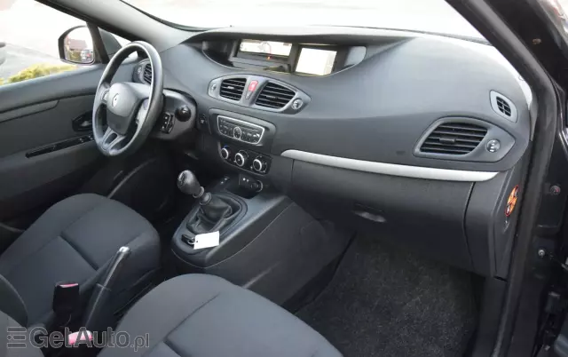 RENAULT Scenic 1.6 16V 110 TomTom Edition