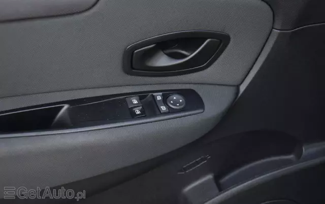 RENAULT Scenic 1.6 16V 110 TomTom Edition