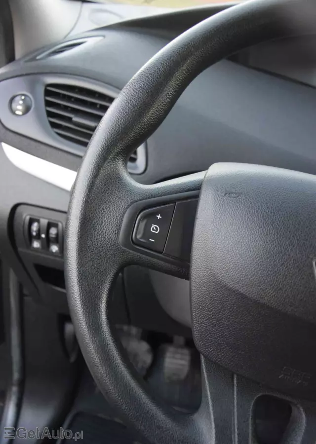 RENAULT Scenic 1.6 16V 110 TomTom Edition