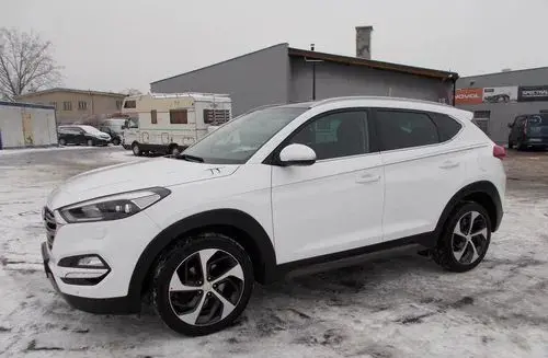 HYUNDAI Tucson 