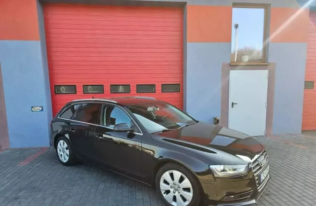 AUDI A4 