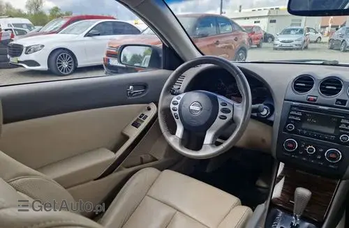 NISSAN Altima 