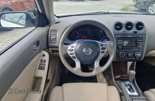 NISSAN Altima 