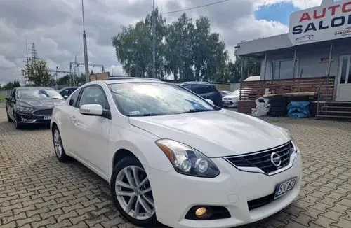 NISSAN Altima 