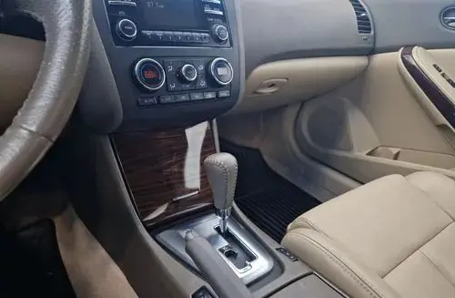 NISSAN Altima 