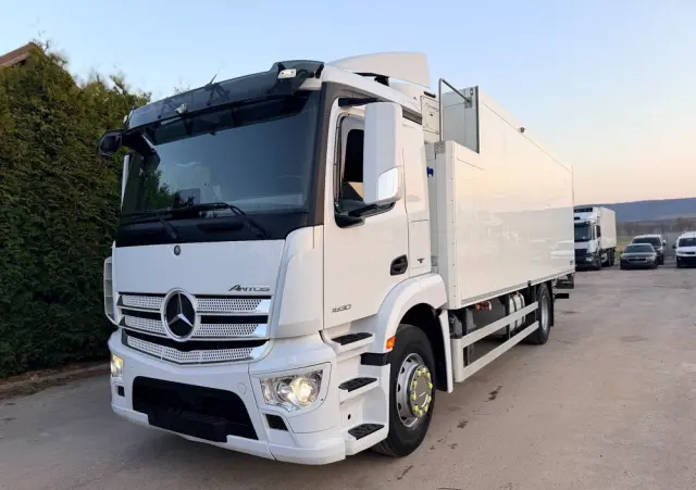 MERCEDES-BENZ ANTOS /1830/E 6/Chłodnia +Winda /18 Palet / Niski Przebieg122 Tys Km! 