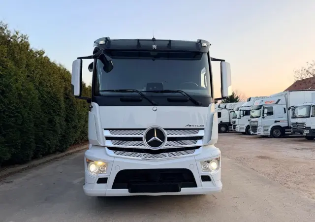 MERCEDES-BENZ ANTOS /1830/E 6/Chłodnia +Winda /18 Palet / Niski Przebieg122 Tys Km! 