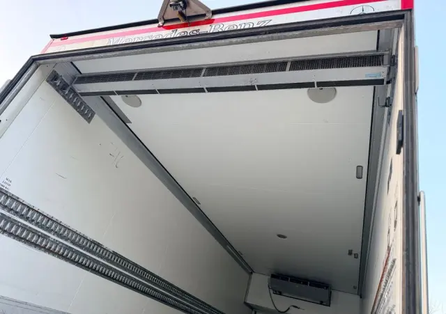 MERCEDES-BENZ ANTOS /1830/E 6/Chłodnia +Winda /18 Palet / Niski Przebieg122 Tys Km! 