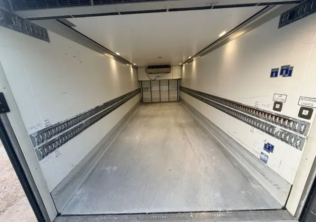 MERCEDES-BENZ ANTOS /1830/E 6/Chłodnia +Winda /18 Palet / Niski Przebieg122 Tys Km! 