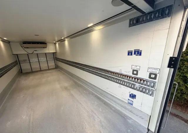 MERCEDES-BENZ ANTOS /1830/E 6/Chłodnia +Winda /18 Palet / Niski Przebieg122 Tys Km! 