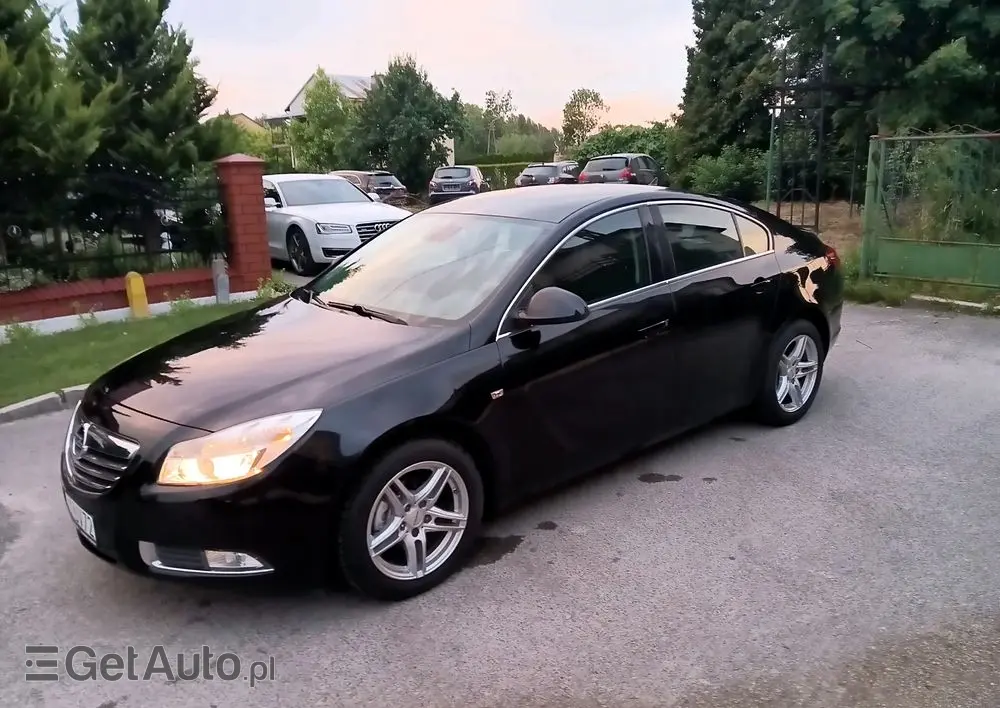 OPEL Insignia 1.8 Design Edition