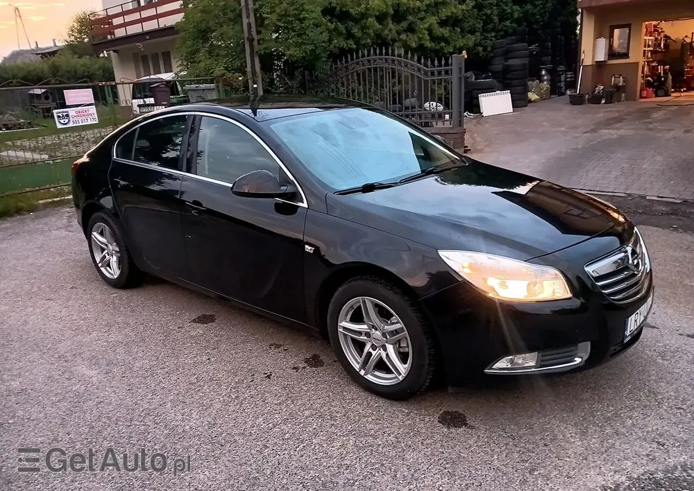 OPEL Insignia 1.8 Design Edition